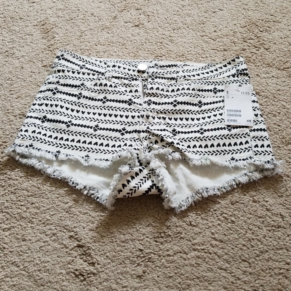 !SALE! H&M DIVIDED SHORT TWILL SHORTS